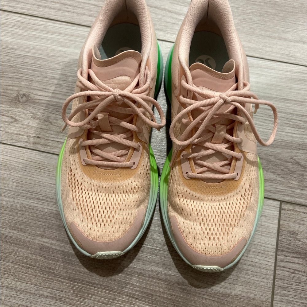 lululemon blissfeel women’s running shoes size 8